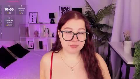 Effy online show from December 3, 1:42 pm