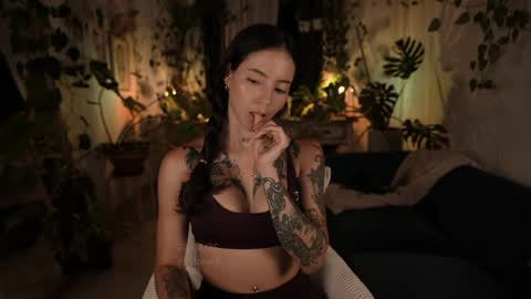 Snapshot of effylowell_ chatting on April 28, 2:27 am Effy online show from April 28, 2:27 am