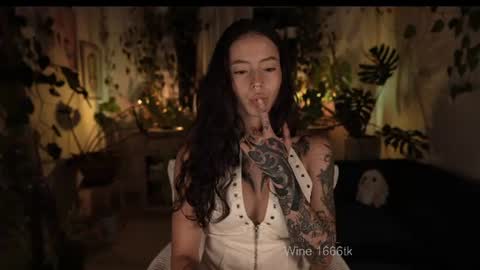 Snapshot of effylowell_ chatting on June 14, 2:24 am Effy online show from June 14, 2:24 am
