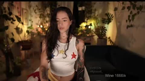 Snapshot of effylowell_ chatting on July 4, 1:12 am Effy online show from July 4, 1:12 am