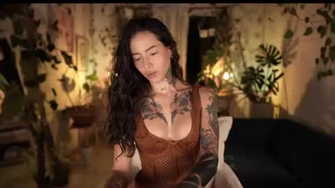 Snapshot of effylowell_ chatting on July 7, 12:13 am Effy online show from July 7, 12:13 am