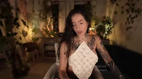 Snapshot of effylowell_ chatting on July 29, 1:26 am Effy online show from July 29, 1:26 am
