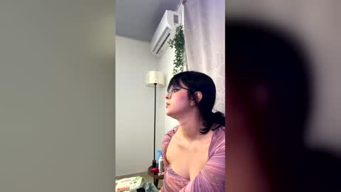 Snapshot of effystone777 chatting on March 19, 2:37 am effystone777 online show from March 19, 2:37 am