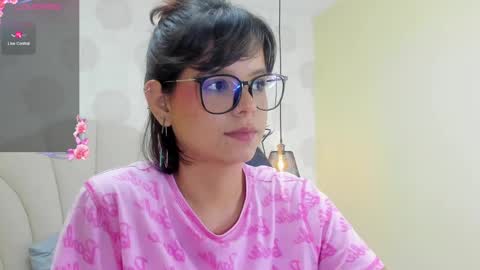  E F F Y  online show from December 5, 10:34 pm