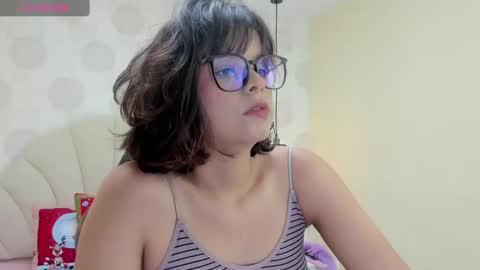  E F F Y  online show from December 13, 7:10 pm