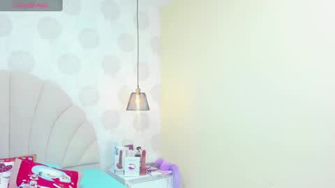  E F F Y  online show from January 4, 7:02 pm