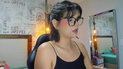  E F F Y  online show from January 5, 7:28 pm