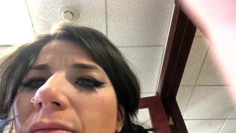 Snapshot of eggnog_and_booty chatting on December 16, 3:17 pm eggnog_and_booty online show from December 16, 3:17 pm