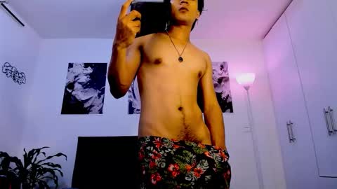 Snapshot of eiden_allenx1 chatting on September 24, 12:30 pm eiden_allenx1 online show from September 24, 12:30 pm