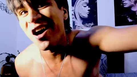 Snapshot of eiden_allenx1 chatting on September 29, 3:06 pm eiden_allenx1 online show from September 29, 3:06 pm