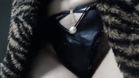 Snapshot of eileenqueen23 chatting on December 4, 12:36 pm Eileen online show from December 4, 12:36 pm