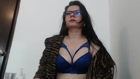 Snapshot of eileenqueen23 chatting on February 11, 7:05 pm Eileen online show from February 11, 7:05 pm