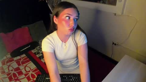 Snapshot of eilen_pink chatting on March 28, 12:27 pm EILIN PINK online show from March 28, 12:27 pm
