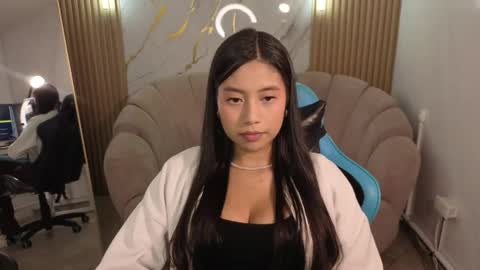 Snapshot of eimy18_b chatting on May 9, 1:05 pm eimy18_b online show from May 9, 1:05 pm