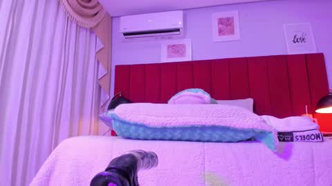 Snapshot of eimy_jones_ chatting on September 20, 7:59 pm Eimy online show from September 20, 7:59 pm