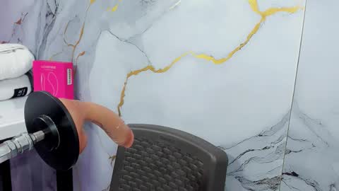 Eimy online show from February 4, 8:14 pm