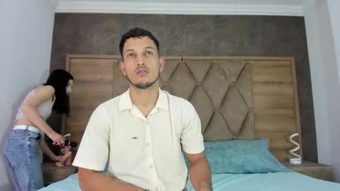 YG COUPLE online show from January 17, 8:01 pm