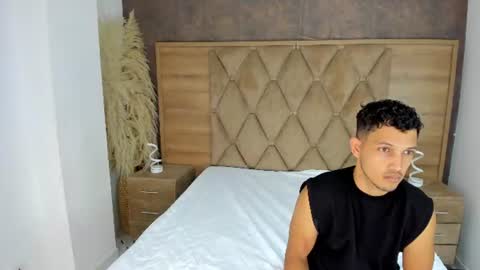 YG COUPLE online show from July 4, 8:26 pm