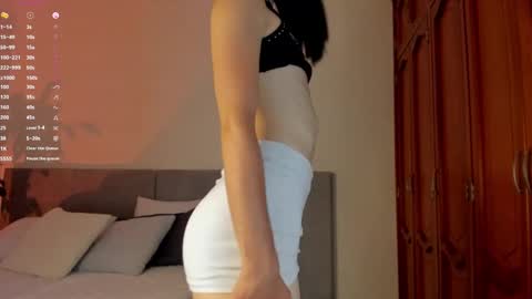 Einyel  online show from March 11, 11:15 pm