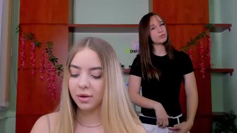 Snapshot of eira_mouse chatting on July 19, 8:40 am Sweet Eira online show from July 19, 8:40 am