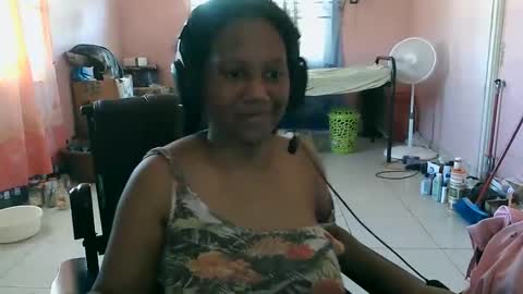 Snapshot of eirondra_valeen chatting on October 25, 1:07 pm Eirondra Valeen online show from October 25, 1:07 pm