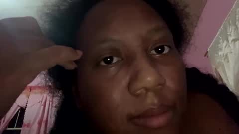 Eirondra Valeen online show from November 7, 3:39 am