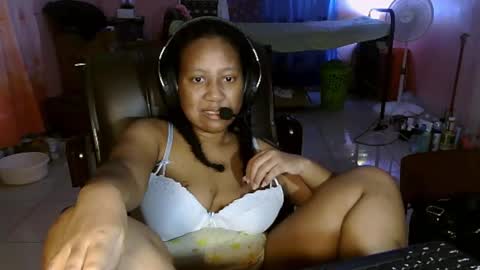 Snapshot of eirondra_valeen chatting on February 11, 11:32 pm Eirondra Valeen online show from February 11, 11:32 pm