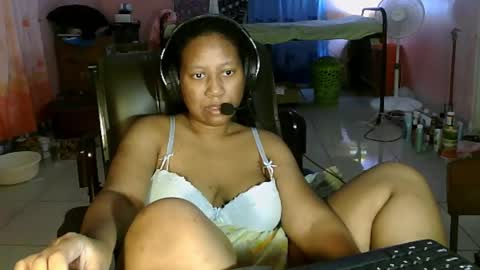 Snapshot of eirondra_valeen chatting on February 21, 12:11 am Eirondra Valeen online show from February 21, 12:11 am