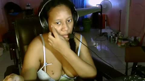 Snapshot of eirondra_valeen chatting on February 24, 12:52 am Eirondra Valeen online show from February 24, 12:52 am