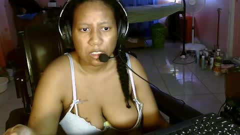 Snapshot of eirondra_valeen chatting on February 25, 1:26 am Eirondra Valeen online show from February 25, 1:26 am
