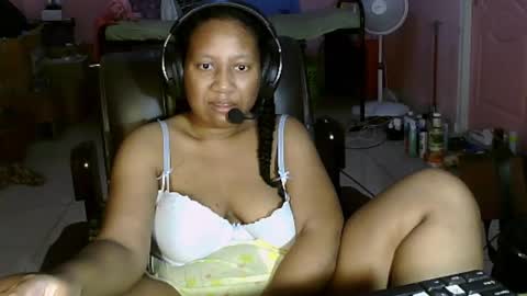 Snapshot of eirondra_valeen chatting on February 27, 1:49 am Eirondra Valeen online show from February 27, 1:49 am