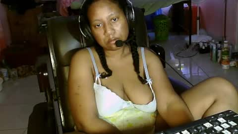 Snapshot of eirondra_valeen chatting on February 28, 2:12 am Eirondra Valeen online show from February 28, 2:12 am