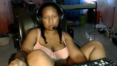 Snapshot of eirondra_valeen chatting on March 4, 11:55 pm Eirondra Valeen online show from March 4, 11:55 pm