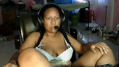 Snapshot of eirondra_valeen chatting on March 8, 2:04 am Eirondra Valeen online show from March 8, 2:04 am