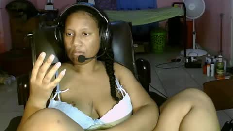 Snapshot of eirondra_valeen chatting on March 20, 12:48 am Eirondra Valeen online show from March 20, 12:48 am