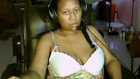 Snapshot of eirondra_valeen chatting on April 1, 2:01 am Eirondra Valeen online show from April 1, 2:01 am