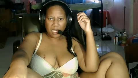 Snapshot of eirondra_valeen chatting on April 6, 4:32 am Eirondra Valeen online show from April 6, 4:32 am