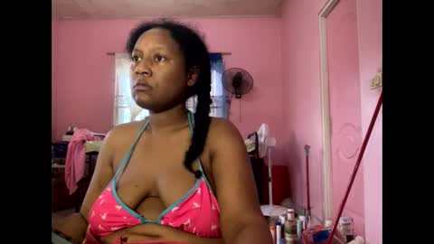 Snapshot of eirondra_valeen chatting on April 8, 10:37 am Eirondra Valeen online show from April 8, 10:37 am