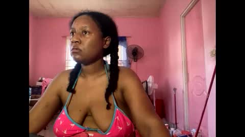 Snapshot of eirondra_valeen chatting on April 11, 10:41 am Eirondra Valeen online show from April 11, 10:41 am