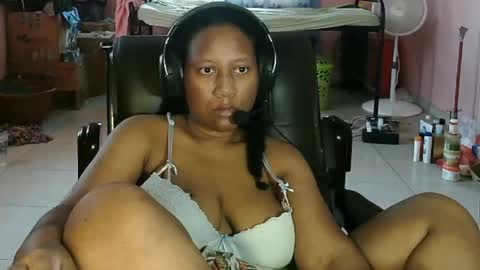 Snapshot of eirondra_valeen chatting on April 25, 12:52 pm Eirondra Valeen online show from April 25, 12:52 pm
