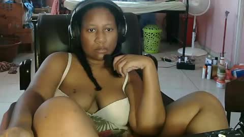 Snapshot of eirondra_valeen chatting on April 26, 3:10 pm Eirondra Valeen online show from April 26, 3:10 pm