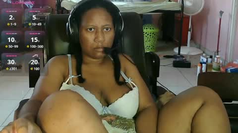 Snapshot of eirondra_valeen chatting on May 2, 1:16 pm Eirondra Valeen online show from May 2, 1:16 pm