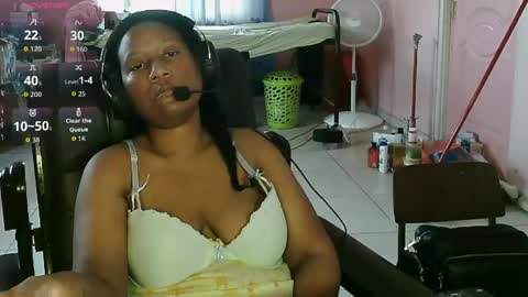 Snapshot of eirondra_valeen chatting on May 24, 3:28 pm Eirondra Valeen online show from May 24, 3:28 pm