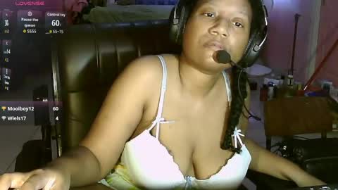 Snapshot of eirondra_valeen chatting on May 26, 2:07 am Eirondra Valeen online show from May 26, 2:07 am