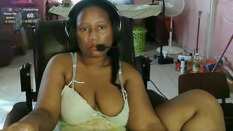 Snapshot of eirondra_valeen chatting on May 26, 6:15 pm Eirondra Valeen online show from May 26, 6:15 pm