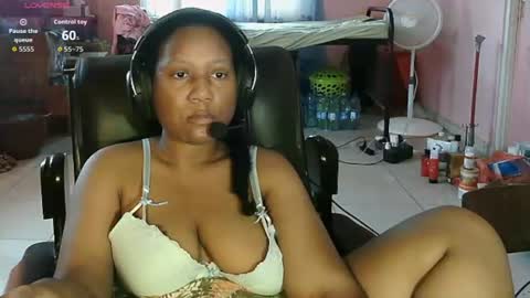 Snapshot of eirondra_valeen chatting on June 13, 6:39 pm Eirondra Valeen online show from June 13, 6:39 pm