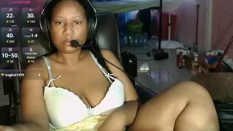 Snapshot of eirondra_valeen chatting on June 28, 3:45 am Eirondra Valeen online show from June 28, 3:45 am
