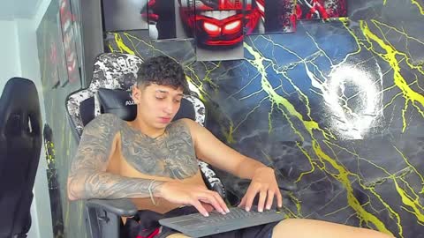 Eithan online show from April 1, 2:47 pm