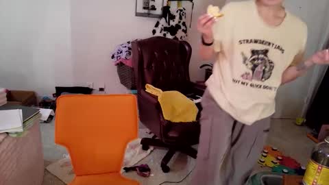 ejrabloom online show from March 18, 2:37 am