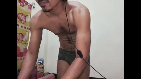 Snapshot of ekzxoxo chatting on December 13, 8:25 pm Ekz online show from December 13, 8:25 pm